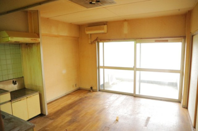 【ダイニング】 | めじろ台コーポラス | ダイニングは、食事や家族の団らんスペースとしてだけではなく、ほかの用途としても使用することができます。ダイニングテーブルを置き、食事のためのスペースを作ることでリビングとの差別化を図ることができます。