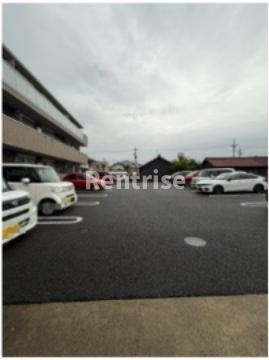 コンチェルトの駐車場