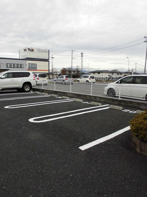 リトル　マーシュ　Ⅱの駐車場|駐車場