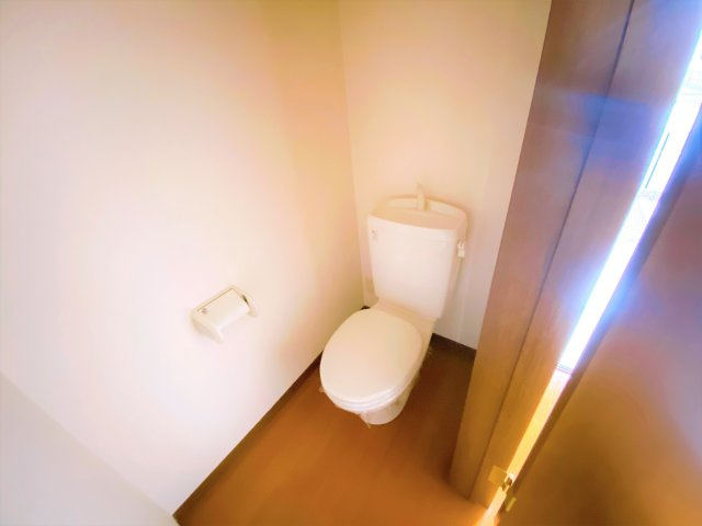 アンプルールリーブル永遠のトイレ|別部屋同一間取りのお写真となります。