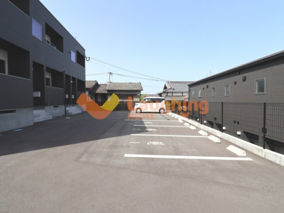 【駐車場】 | メゾングレイス上津 | 駐車場に車を止められます