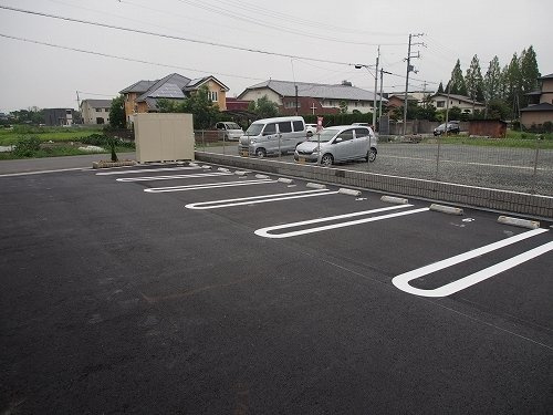 ヌォーヴォ・ドラーゴⅢの駐車場