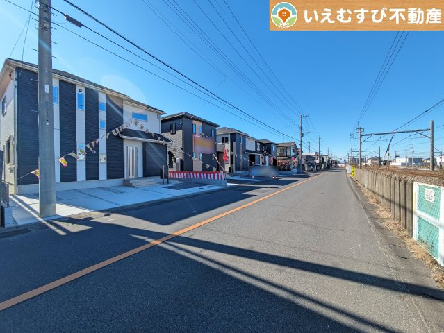 上柴町西2丁目の前面道路含む現地写真|充分な広さの前面道路
間口が広くお車の出し入れも問題なく行えるスペースが確保されています♪