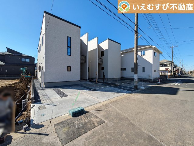 熊谷市別府第8期の駐車場|前面道路が広く、間口もゆったり。駐車が苦手なママもらくらく停められます
