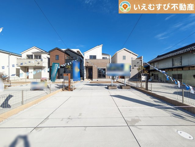 BLOOMING GARDEN　深谷市上柴町東7丁目の駐車場|3台駐車可能なゆとりのカースペース
複数台車をお持ちでも、お友達が遊びに来てもゆとりの駐車スペース！