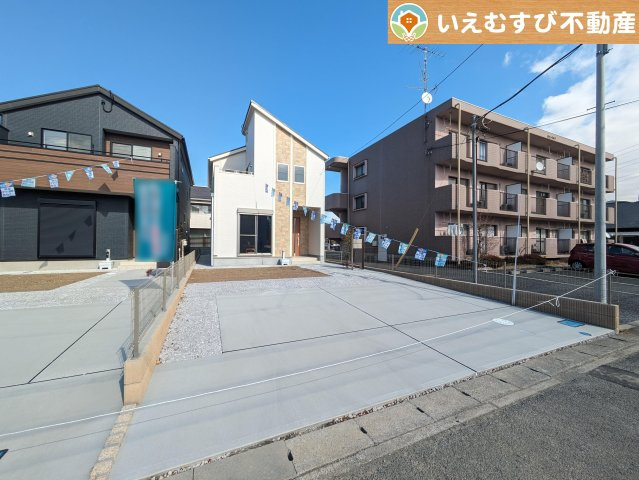 BLOOMING GARDEN　熊谷市別府4丁目の駐車場|前面道路が広く、間口もゆったり。駐車が苦手なママもらくらく停められます
