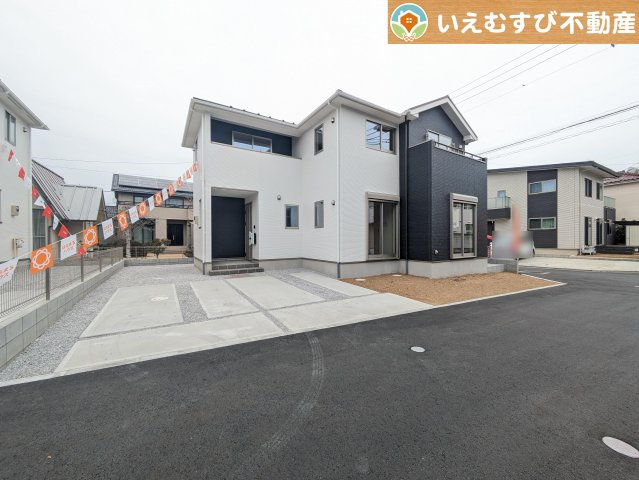 KEIAI FiT　本庄市東台5期の駐車場|前面道路が広く、間口もゆったり。駐車が苦手なママもらくらく停められます
