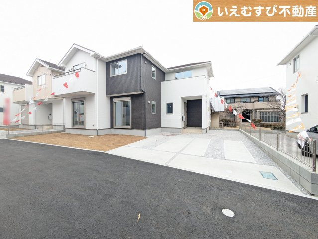 KEIAI FiT　本庄市東台5期の駐車場|前面道路が広く、間口もゆったり。駐車が苦手なママもらくらく停められます
