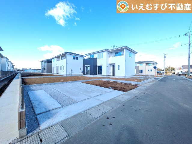羽生市藤井上組2期の駐車場|車好きのパパも嬉しい車庫付邸宅
