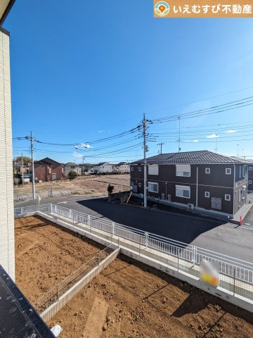 熊谷市末広第3期の展望|高い建物が無く開放感のある展望
バルコニーからの展望も開けていてのどかな景色が望めます。日当りも良いですね♪