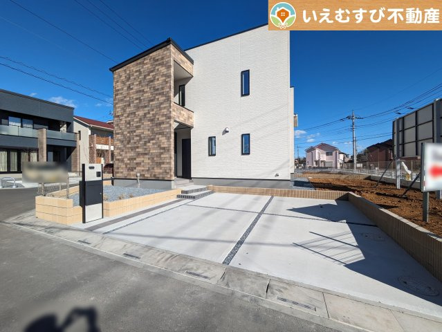 熊谷市末広第3期の駐車場|2台駐車可能なスペース完備
しっかり舗装してある駐車スペースで天気が悪く足元が悪い日でも乗り降りしやすい♪
