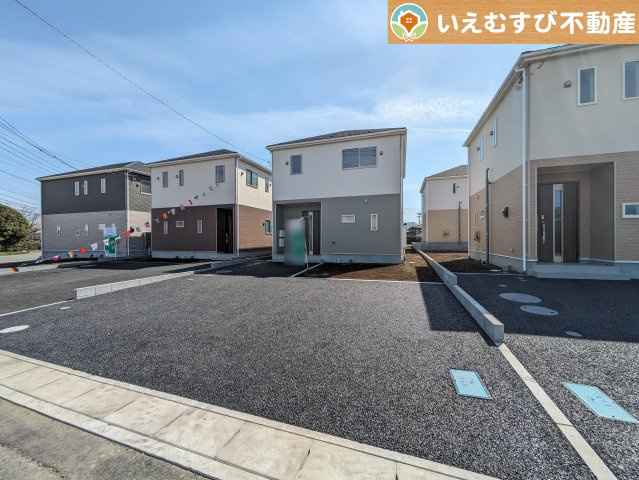 Cradle garden　本庄市児玉町保木野第1の駐車場|2台駐車可能なスペース完備
しっかり舗装してある駐車スペースで天気が悪く足元が悪い日でも乗り降りしやすい♪