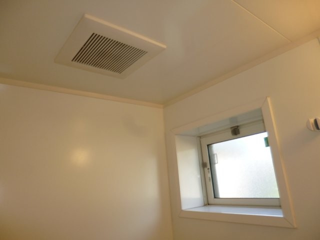 パルクエストの浴室|浴室窓・換気扇