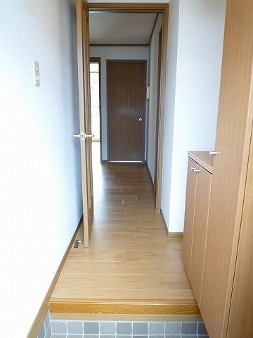 【玄関】 | フォレスタ大脇谷 | 明るい玄関です