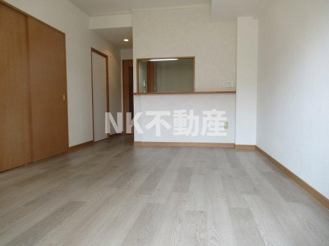 【居間・リビング】 | グランシェルドゥ（放出賃貸） | ゆったりとした居間です