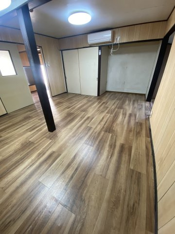 【 売主 】横浜市中区妙香寺台　オーナーチェンジ（戸建）の洋室|（2025年リフォーム後入居前に撮影）クッションフロア張替・クロス一部張替・床の増張り（１２ｍｍ×１１帖）・壁一部施工