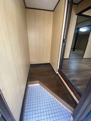 【 売主 】横浜市中区妙香寺台　オーナーチェンジ（戸建）の玄関|（2025年リフォーム後入居前に撮影）