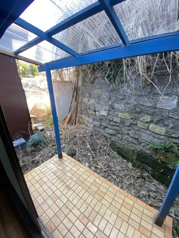 【 売主 】横浜市中区妙香寺台　オーナーチェンジ（戸建）のバルコニー|（2025年リフォーム後入居前に撮影）