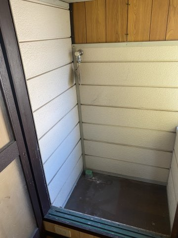 【 売主 】横浜市中区妙香寺台　オーナーチェンジ（戸建）のその他|洗濯機置場　（2025年リフォーム後入居前に撮影）クッションフロア張替