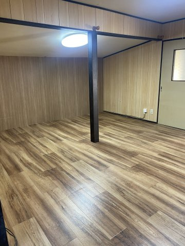 【 売主 】横浜市中区妙香寺台　オーナーチェンジ（戸建）の洋室|（2025年リフォーム後入居前に撮影）クッションフロア張替・クロス一部張替・床の増張り（１２ｍｍ×１１帖）・壁一部施工