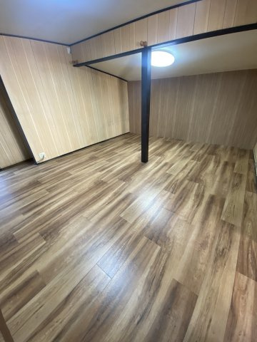 【 売主 】横浜市中区妙香寺台　オーナーチェンジ（戸建）の洋室|（2025年リフォーム後入居前に撮影）クッションフロア張替・クロス一部張替・床の増張り（１２ｍｍ×１１帖）・壁一部施工