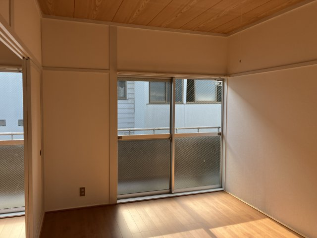 メゾンニューワイズ南館の洋室