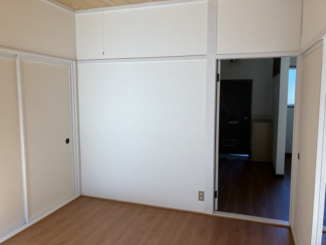 メゾンニューワイズ南館の洋室