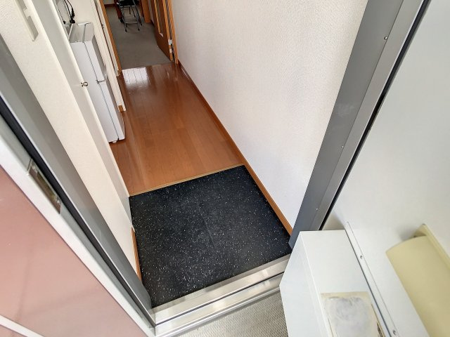 ティアラ松山の玄関