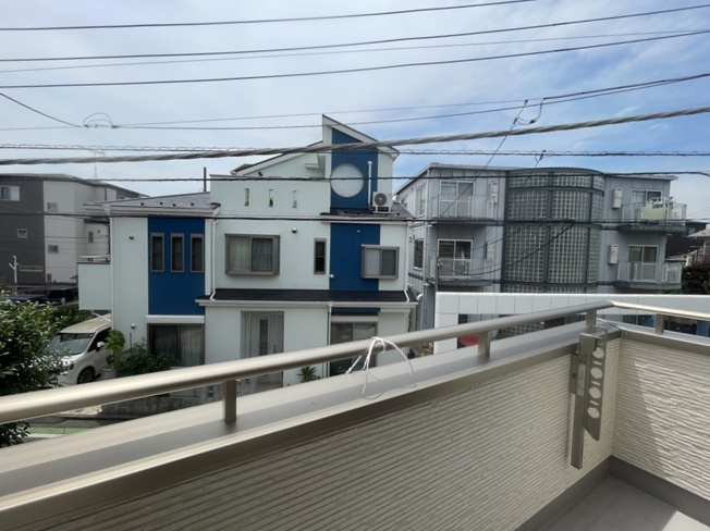 【バルコニー】 | 3面バルコニーでお洗濯もお布団もたっぷり干せます