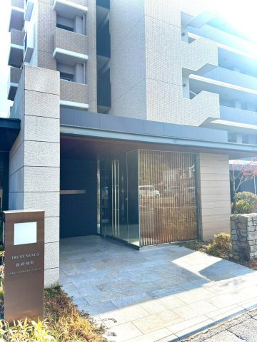 トラストネクサス長府侍町のエントランス