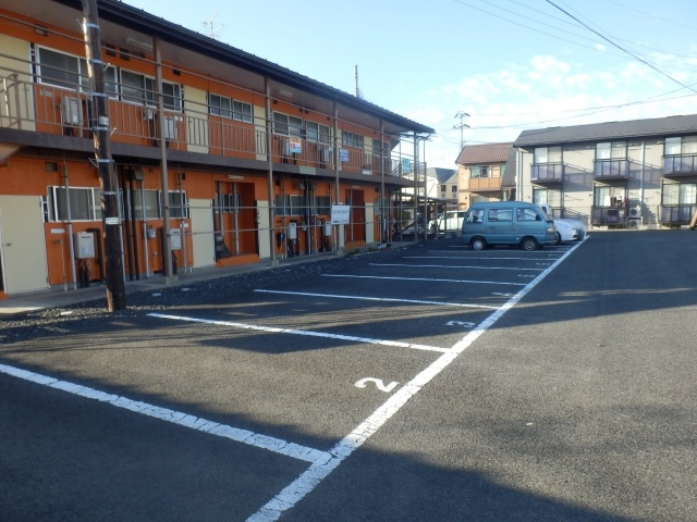 睦荘の駐車場
