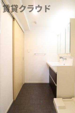 ヴィレッジゲート亥鼻の洗面所|広い洗面スペース