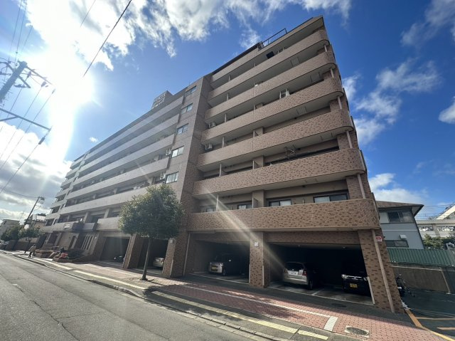 ライオンズマンション東勝山の外観