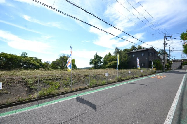 河内長野市小山田町の売地の前面道路含む現地写真