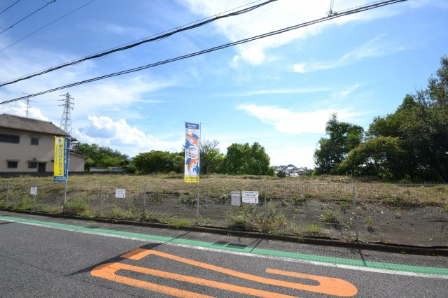 河内長野市小山田町の売地の前面道路含む現地写真
