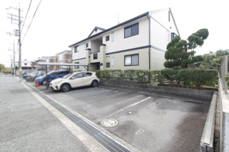 【駐車場】 | 駐車場の空き状況は都度ご確認くださいませ