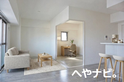 【居間・リビング】 | トレヴィ高岳 | ※現況優先、家具等はAI加工によるイメージ画像です。