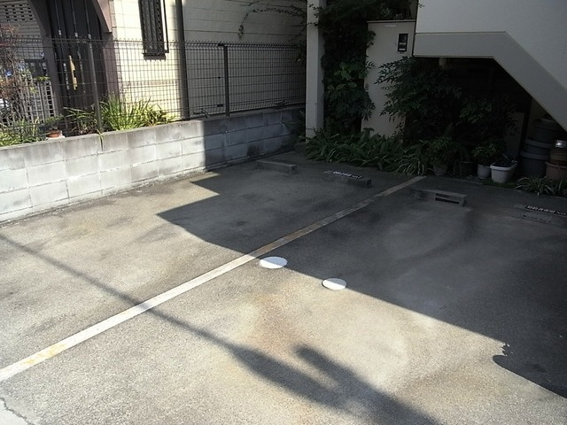 スペラーレ御影の駐車場