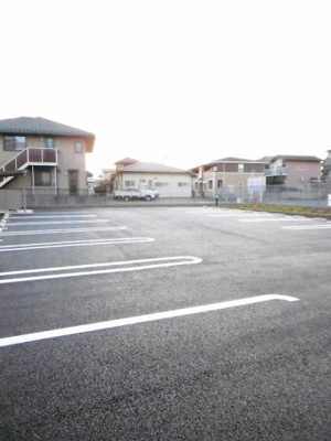 【駐車場】 | ベルフルールB | 駐車場に車を止められます