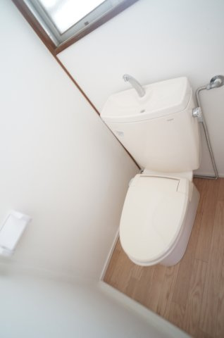 愛戸町貸家のトイレ