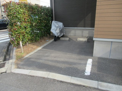 【駐車場】 | ドゥメゾン（長田賃貸） | カースペースがあります