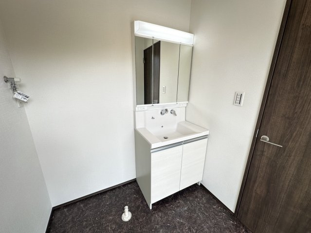 八幡市八幡福禄谷　新築未入居　２０号地の独立洗面台|独立洗面化粧台が付いています