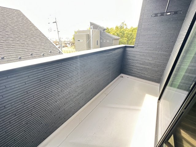 八幡市八幡福禄谷　新築未入居　２０号地のバルコニー|暖かな日差しのふりそそぐバルコニー