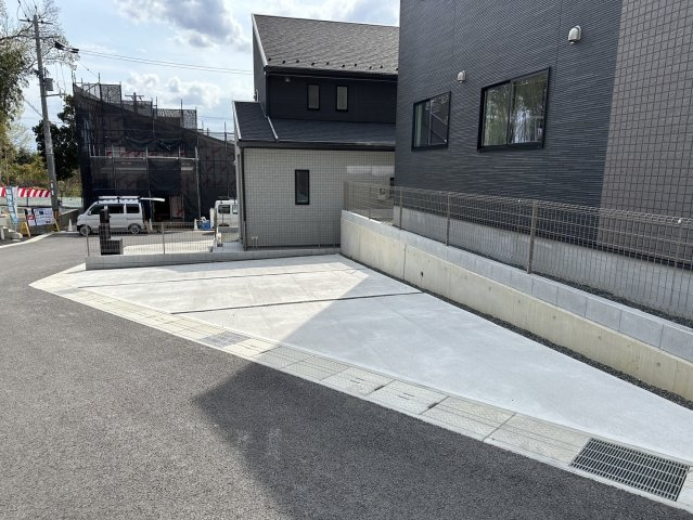 八幡市八幡福禄谷　新築未入居　２０号地の駐車場|カースペースがあります