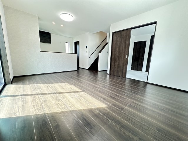 八幡市八幡福禄谷　新築未入居　２０号地の居間・リビング|ゆったりとしたリビングです