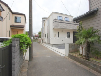 【前面道路含む現地写真】