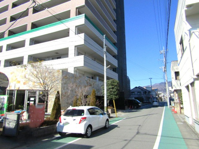 【周辺】 | シーズガーデン甲府宝　12階 | 前面道路含む写真