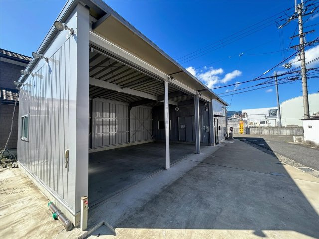 大津市本堅田１丁目の倉庫の駐車場