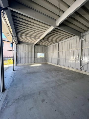 大津市本堅田１丁目の倉庫の駐車場