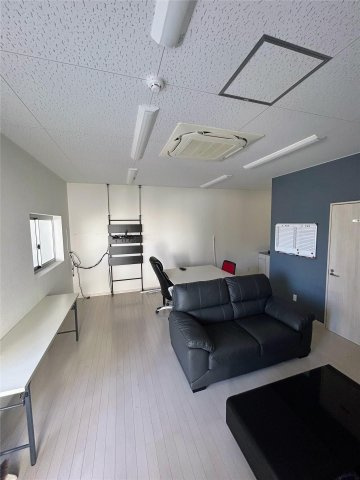 大津市本堅田１丁目の倉庫のロビー
